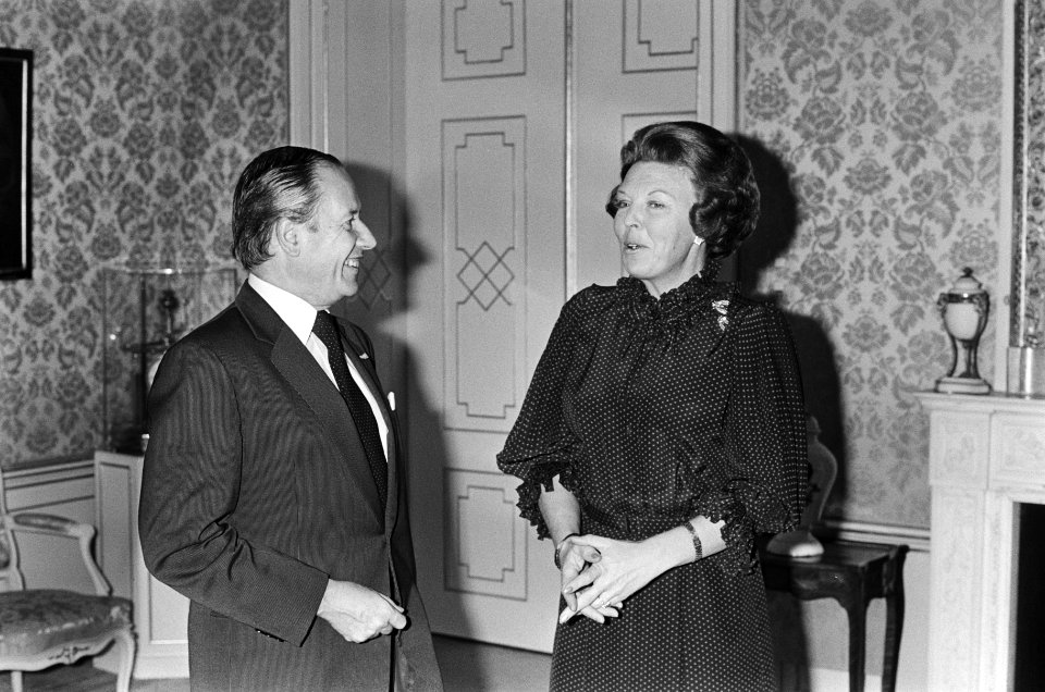 Koningin Beatrix ontvangt Gaston Thorn, de voorzitter van de Europese Commissie, Bestanddeelnr 933-1751