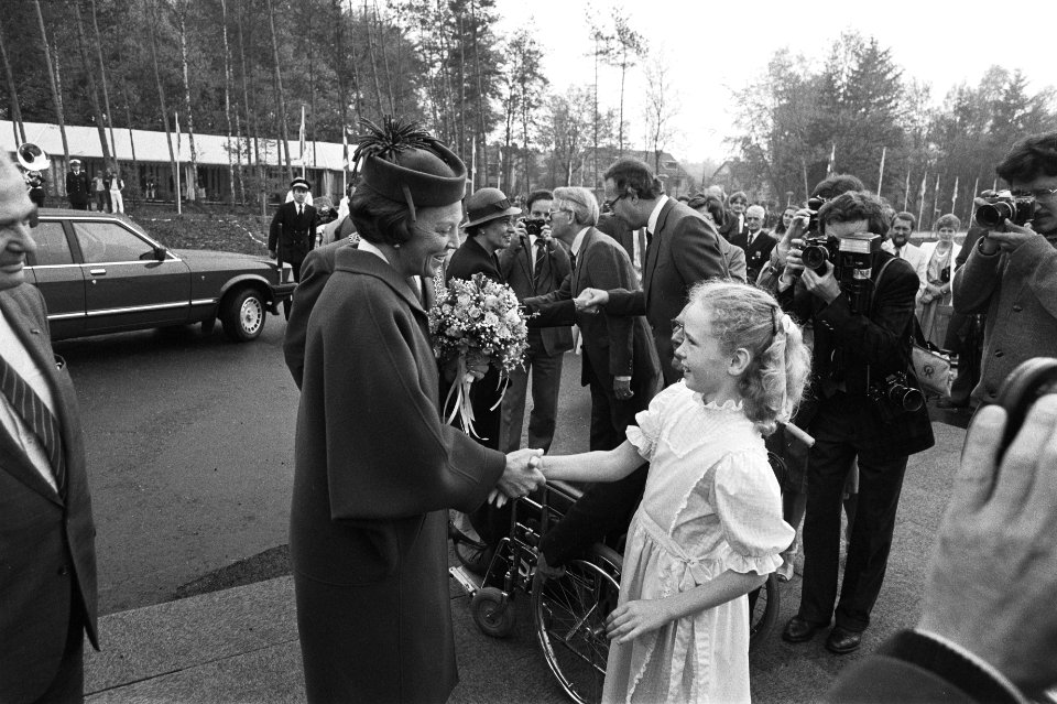 Koningin Beatrix opent centrum BNMO in Doorn, Bestanddeelnr 932-9691