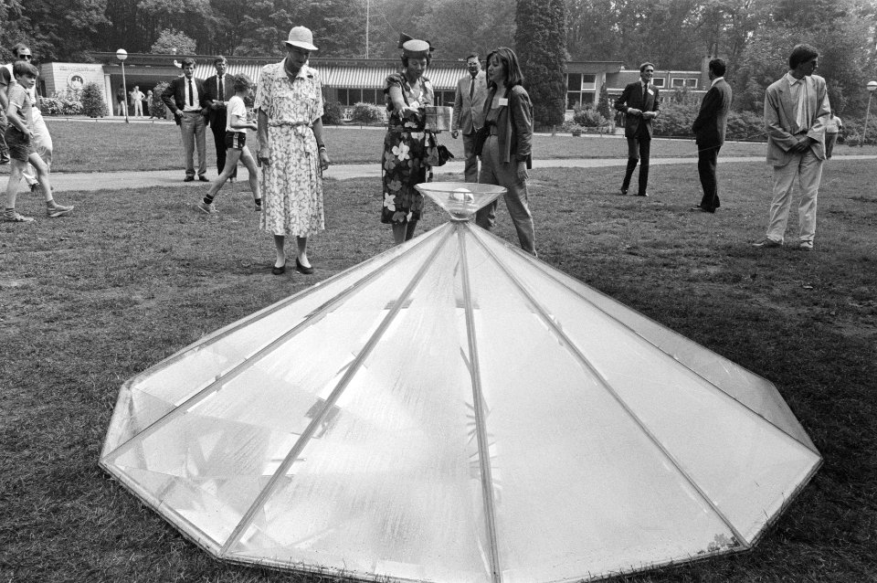 Koningin Beatrix opende Int. Beeldententoonstelling Sonsbeek 1986 in Arnhem Sas, Bestanddeelnr 933-6896