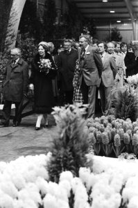 Koningin Beatrix opent internationale tuinbouw tentoonstelling Floriade 82 . Bea, Bestanddeelnr 932-0953 photo