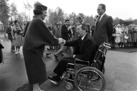 Koningin Beatrix opent revalidatiecentrum BNMO in Doorn, Bestanddeelnr 932-9692