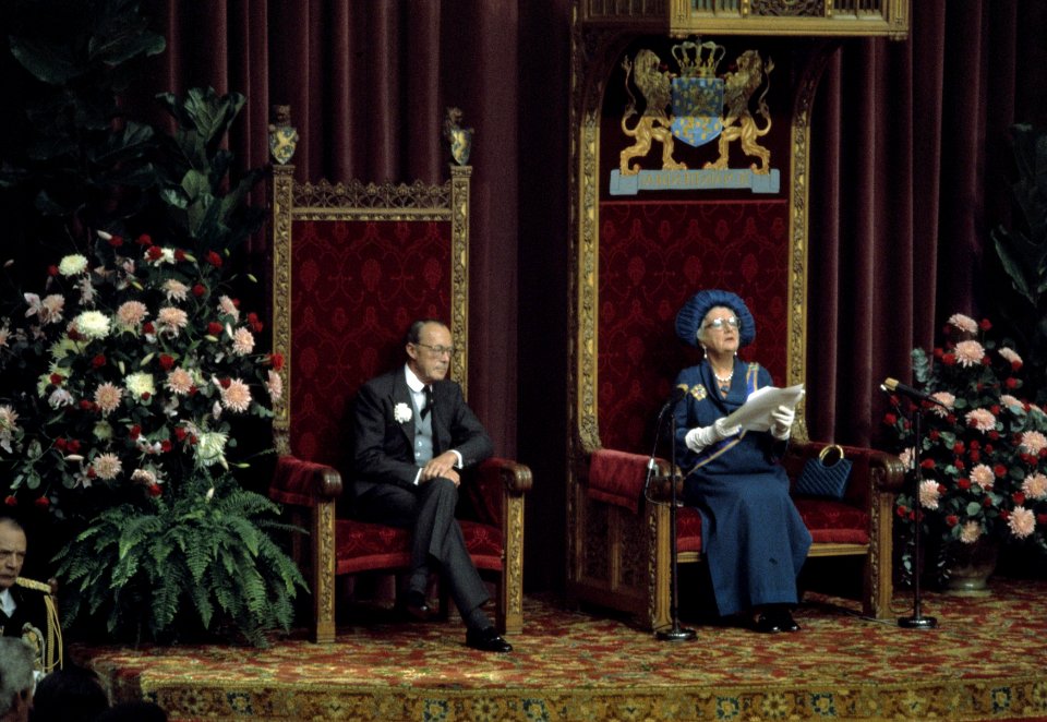 Koningin Juliana en prins Bernhard tijdens de troonrede, Bestanddeelnr 254-9889