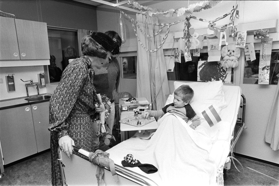 Koningin Beatrix opent St. Antonius Ziekenhuis in Nieuwegein Hare Majesteit spr, Bestanddeelnr 932-9097