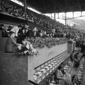 Koningin in het stadion bij Holland-Belgie, Bestanddeelnr 901-7533
