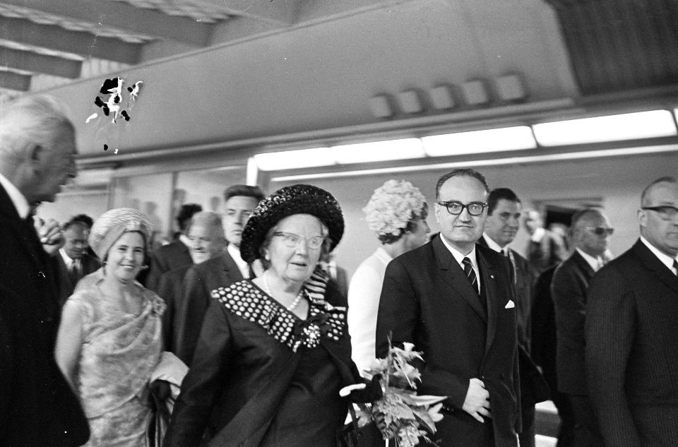 Koningin Juliana in de tunnel, Bestanddeelnr 919-2747