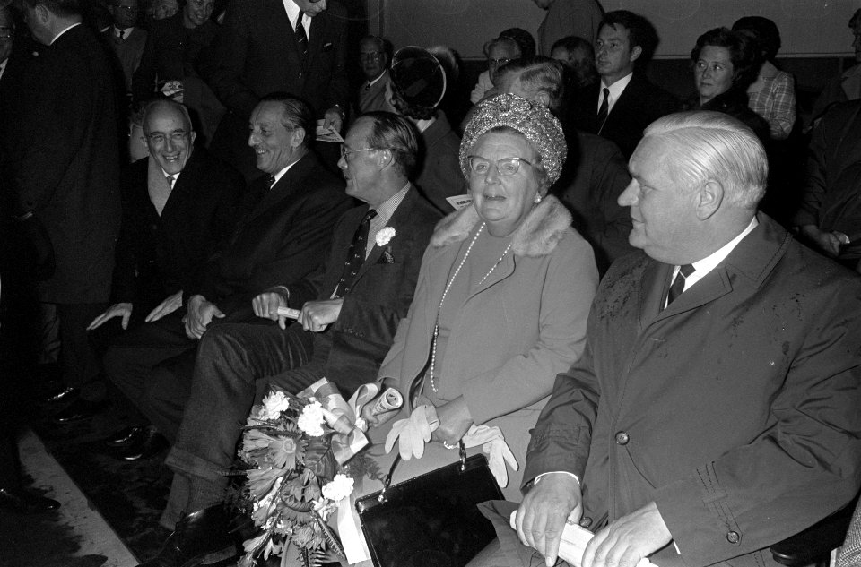 Koningin Juliana in de loge, Bestanddeelnr 923-8322