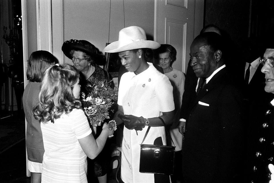 Koningin Juliana, president Houphouët-Boigny en diens echtgenote in ambtswoning , Bestanddeelnr 923-5658