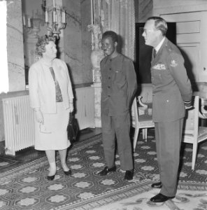 Koningin Juliana, president Nyerere en prins Bernhard op paleis Soestdijk, Bestanddeelnr 917-6727
