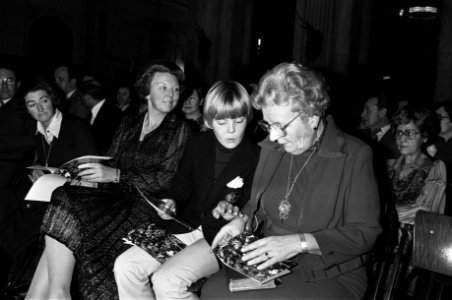 Koningin Juliana, prins Willem Alexander en kroonprinses Beatrix (v.r.n.l), Bestanddeelnr 930-5990