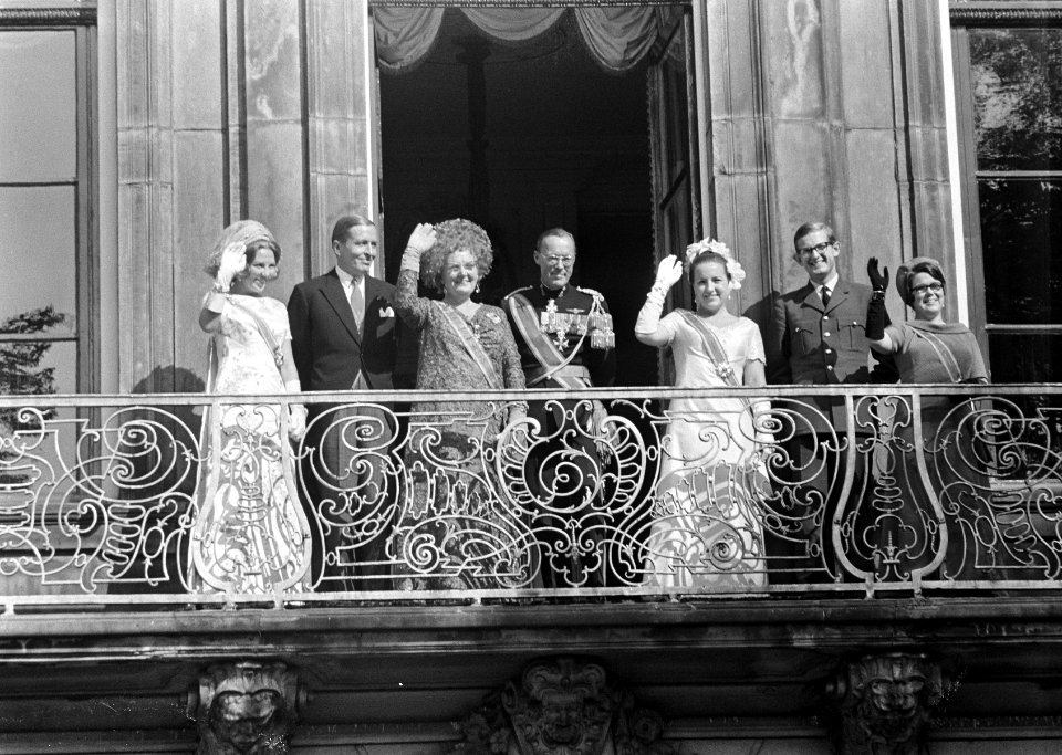 Koningin Juliana, prins Bernhard, de prinsessen Beatrix, Margriet en Christina, , Bestanddeelnr 919-5787