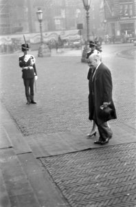 Koningin Juliana en Prins Bernhard geven Nieuwjaarsreceptie in Paleis op de Dam , Bestanddeelnr 922-0239