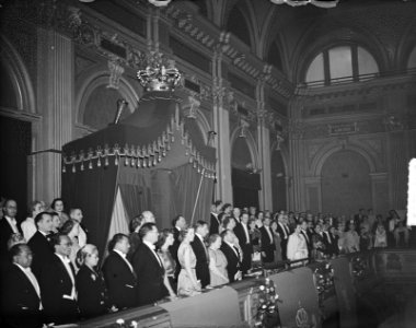 Koningin Juliana en prins Bernhard in het concertgebouw, Bestanddeelnr 904-0208