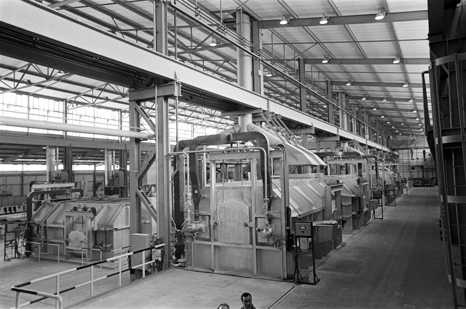 Koningin Juliana en prins Bernhard openen Aluminiumfabriek te Delfzijl, Bestanddeelnr 919-3078