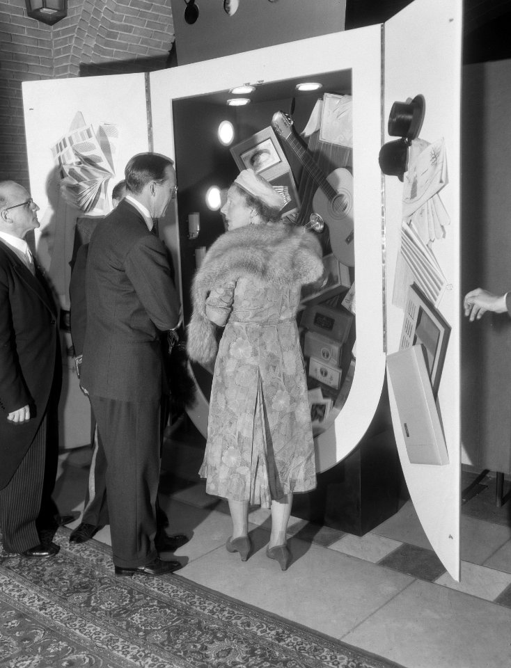 Koningin Juliana en Prins Bernhard in Eindhoven, Bestanddeelnr 908-9616