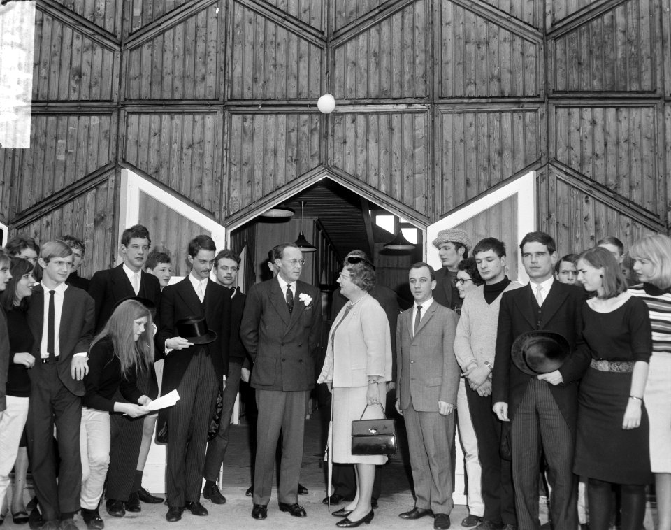 Koningin Juliana en Prins Bernhard openden te Uddel jongerenontmoetingscentrum d, Bestanddeelnr 917-6751