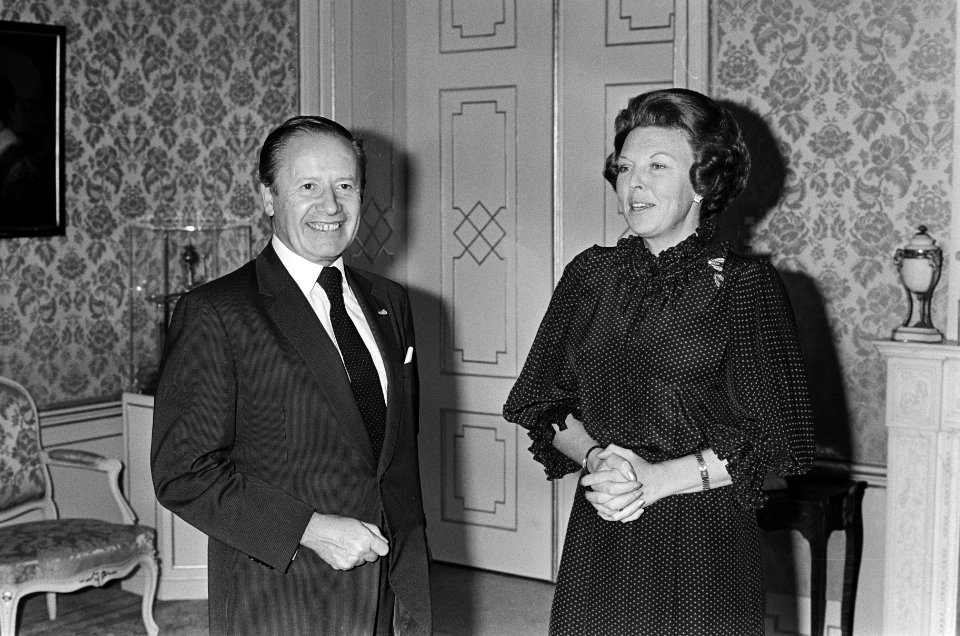 Koningin Beatrix ontvangt Gaston Thorn, de voorzitter van de Europese Commissie, Bestanddeelnr 933-1749