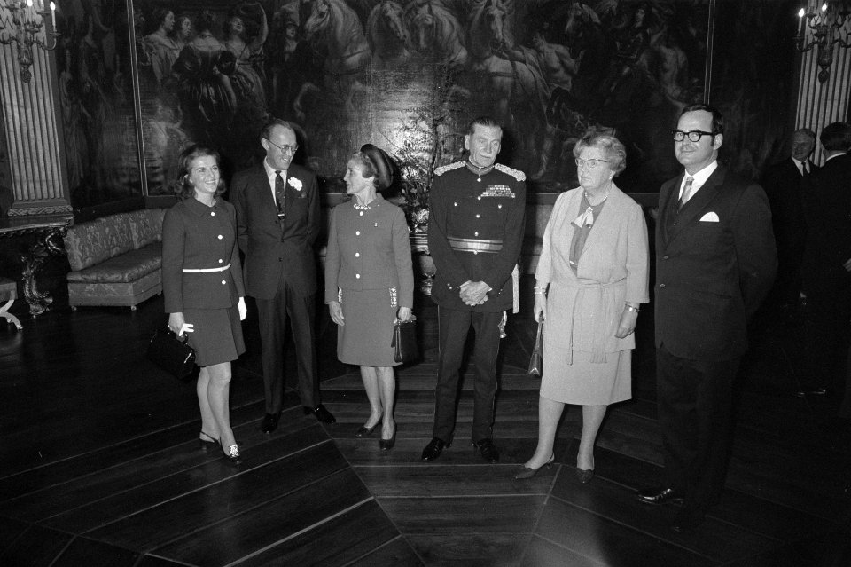 Koningin Juliana en Prins Bernhard ontvangen delegatie Canadese oud-strijders op, Bestanddeelnr 923-4912