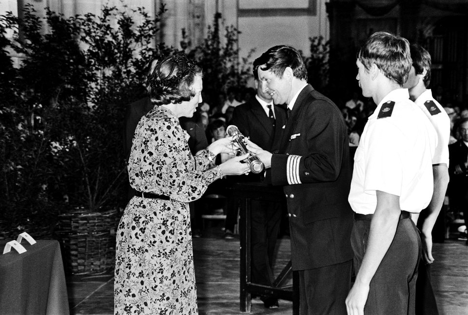 Koningin Beatrix reikt prijzen uit aan de winnaars van de zeilrace Kaap Skagen ,, Bestanddeelnr 930-9536