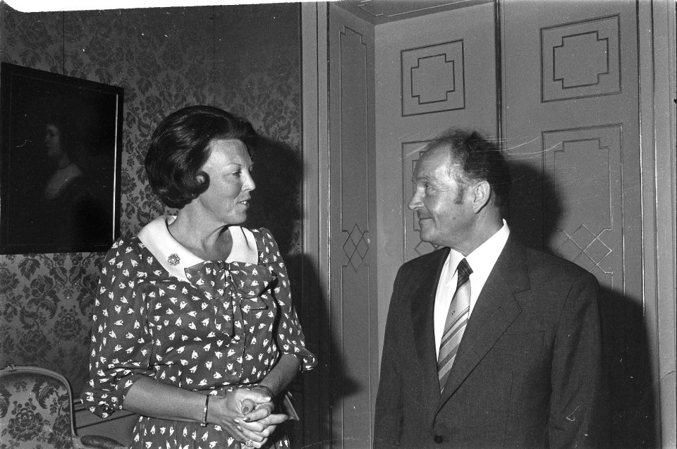 Koningin Beatrix ontvangt DDR minister van Buitenlandse Zaken Fischer, Bestanddeelnr 933-0211