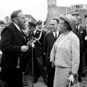 Koningin Juliana in gesprek, Bestanddeelnr 922-5387