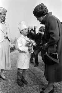 Koningin Beatrix opent banketbakkersmuseum in de Flevohof, Bestanddeelnr 933-2633