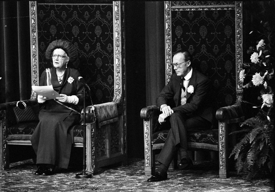 Koningin Juliana en prins Bernhard in de Ridderzaal, Bestanddeelnr 928-7912