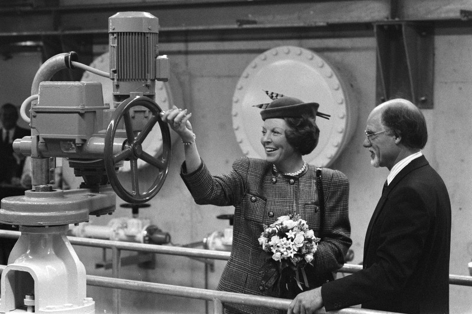 Koningin Beatrix opent 1e ondergrondse afvalwaterzuiveringsinstallatie in Rotter, Bestanddeelnr 934-1218
