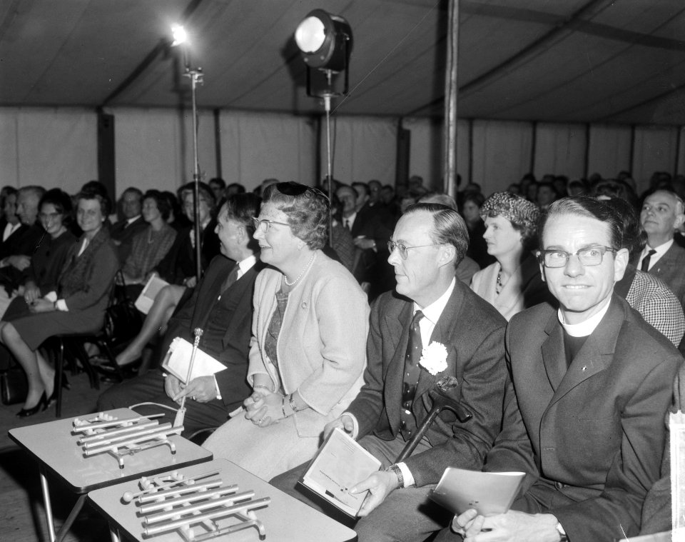 Koningin Juliana en Prins Bernhard openden te Uddel jongerenontmoetingscentrum d, Bestanddeelnr 917-6745