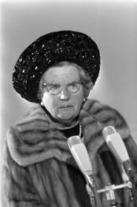Koningin Juliana hield een korte toespraak, Bestanddeelnr 922-0774
