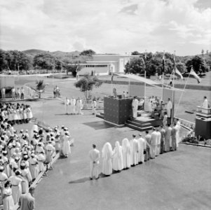 Koningin Juliana houdt een toespraak op het Stuyvesant-college in Willemstad, Bestanddeelnr 252-3691