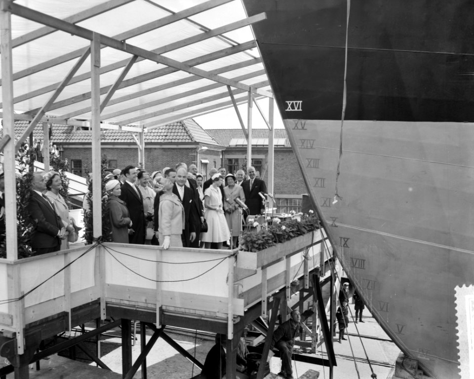 Koningin Juliana laat het schip te water, Bestanddeelnr 910-4090
