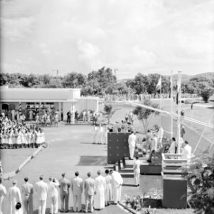 Koningin Juliana houdt een toespraak op het Stuyvesant-college in Willemstad, Bestanddeelnr 252-3692