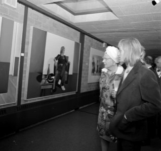 Koningin Juliana in Cultureel Centrum te Tilburg, Bestanddeelnr 926-4101
