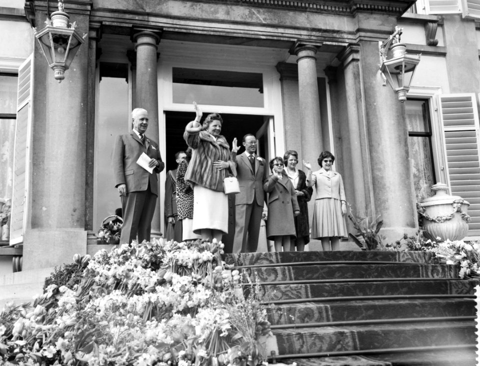 Koningin Juliana, prins Bernhard, prinses Marijke, prinses Irene en prinses Marg, Bestanddeelnr 911-2031