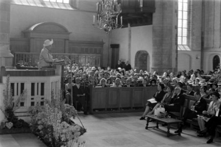 Koningin Juliana houdt een toespraak in de St. Laurenskerk, Bestanddeelnr 923-4981