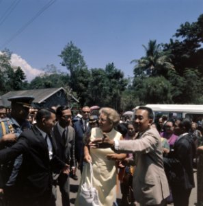 Koningin Juliana in Bandung, Bestanddeelnr 254-9049