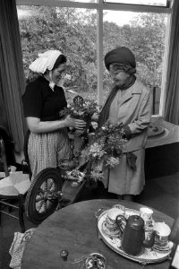 Koningin Juliana in de oudheidskamer, Bestanddeelnr 924-9978
