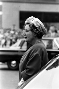 Koningin Juliana heeft in Zundert het Van Gogh monument onthuld, Bestanddeelnr 916-4839
