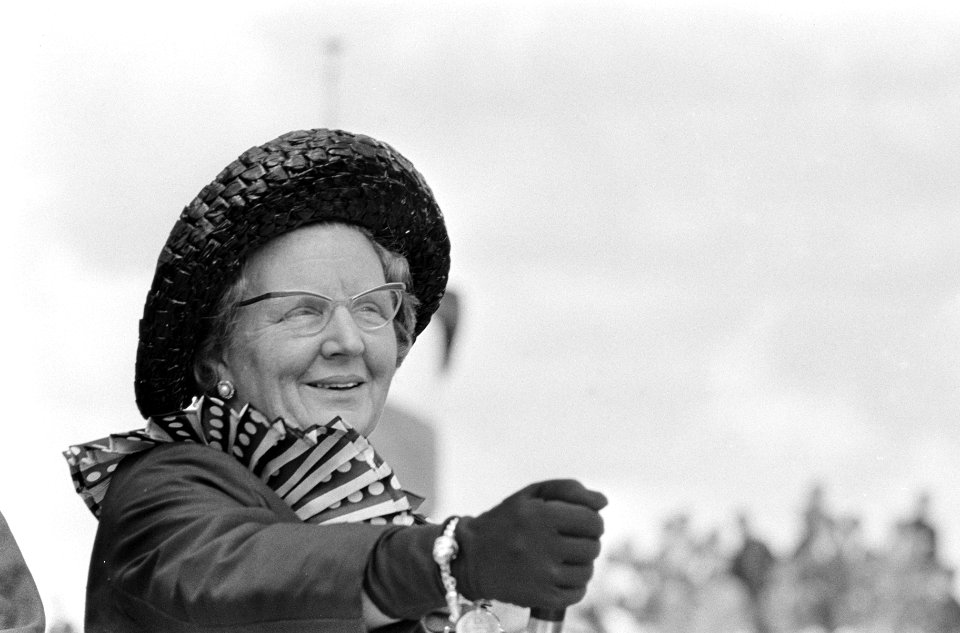 Koningin Juliana haalt de handel over, Bestanddeelnr 919-2743