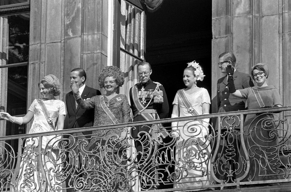 Koningin Juliana, prins Bernhard, de prinsessen Beatrix, Margriet en Christina, , Bestanddeelnr 919-5784