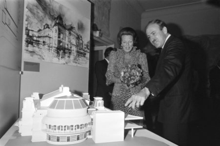 Koningin Beatrix en Prins Claus wonen concert bij in Concertgebouw Amsterdam ivm, Bestanddeelnr 933-0717