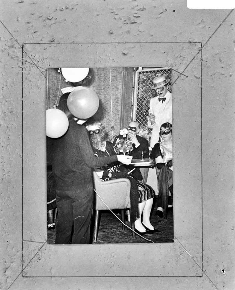 Koningin Juliana met een masker op, Bestanddeelnr 919-9236