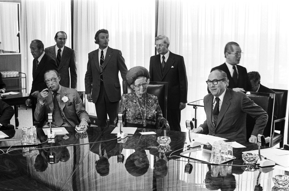Koningin Juliana en prins Bernhard brengen een bezoek aan EG in Brussel v.l.n.r, Bestanddeelnr 929-3759