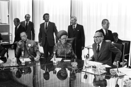 Koningin Juliana en prins Bernhard brengen een bezoek aan EG in Brussel v.l.n.r, Bestanddeelnr 929-3759