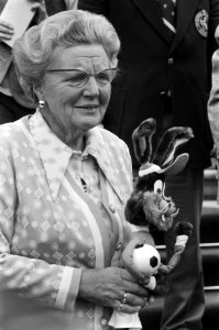 Koningin Juliana met mascottes, Bestanddeelnr 927-3160