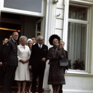 Koningin Juliana en Prins Bernhard met president Heinemann en diens echtgenote o, Bestanddeelnr 254-8984