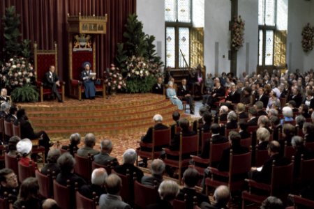 Koningin Juliana en prins Bernhard tijdens de troonrede, Bestanddeelnr 254-9891