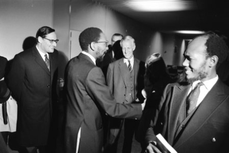 Koning Moshoeshoe van Lesotho vertrekt van Schiphol, Bestanddeelnr 924-0660