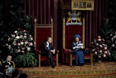 Koningin Juliana en prins Bernhard tijdens de troonrede, Bestanddeelnr 254-9893
