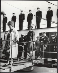 Koning Olav van Noorwegen heeft aan boord van zijn jacht de ´Norge´ een lunch aa, Bestanddeelnr 020-0470